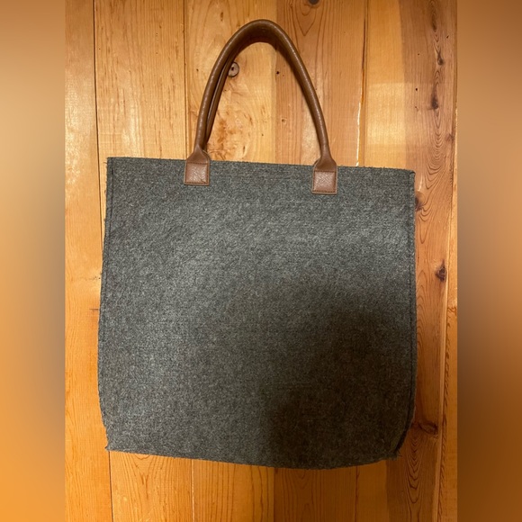 All in the cards felt gray bag! Hurry! - Picture 2 of 5